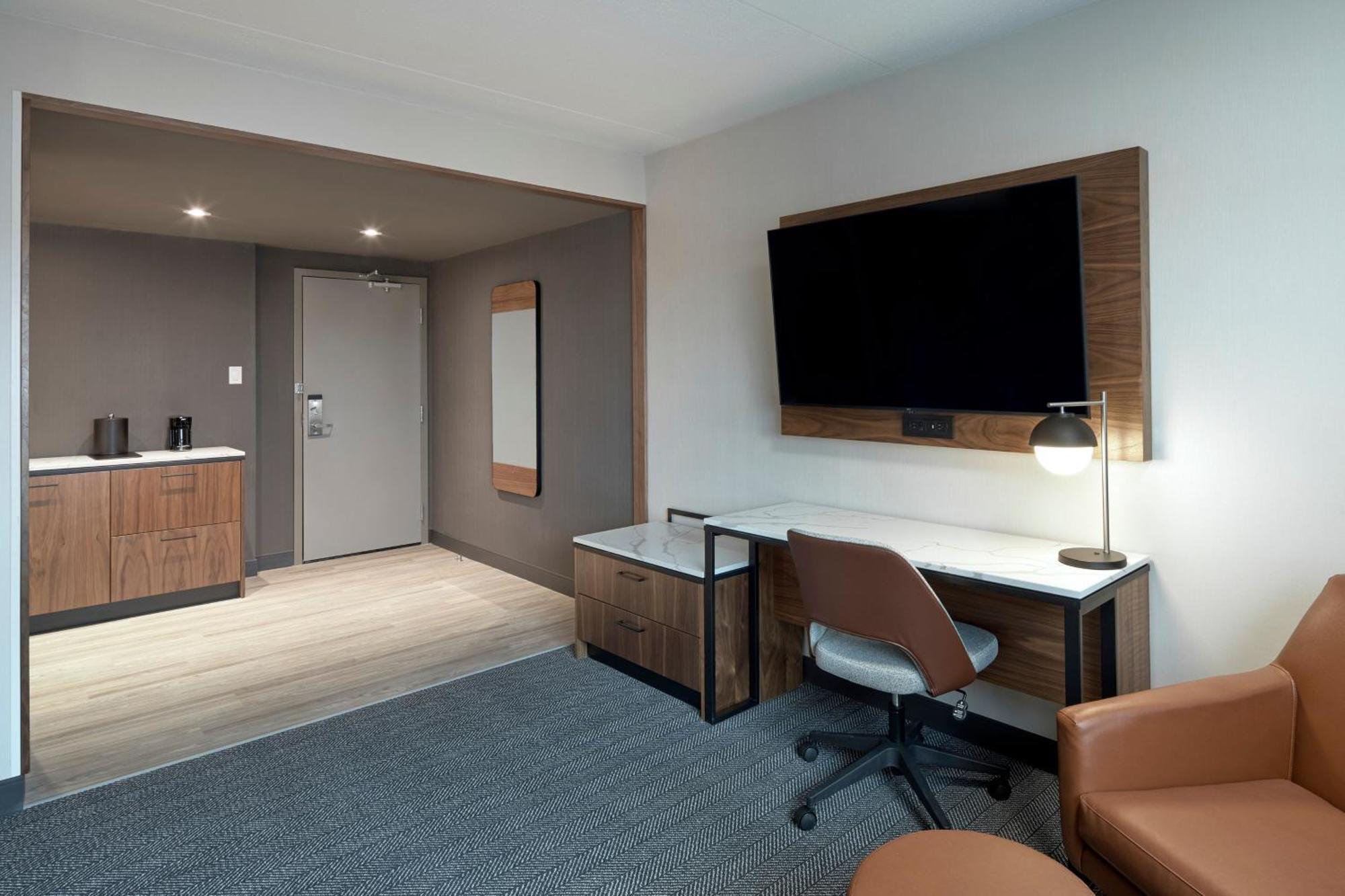 Courtyard By Marriott Regina Downtown Hotel Exterior photo