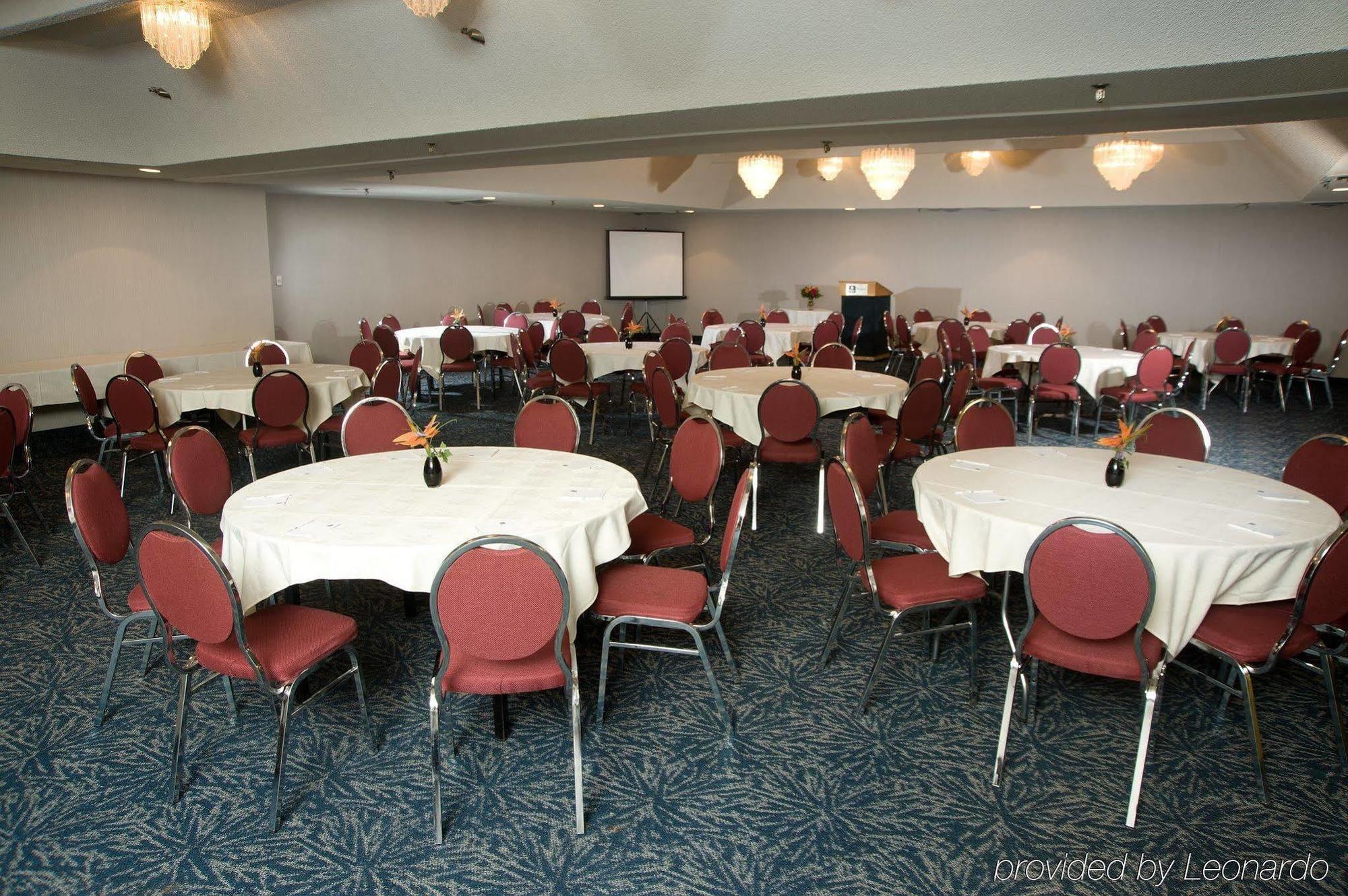 Courtyard By Marriott Regina Downtown Hotel Restaurant photo
